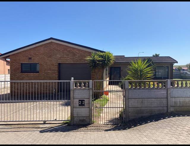 3 BEDROOM HOUSE FOR SALE IN VREDENBURG